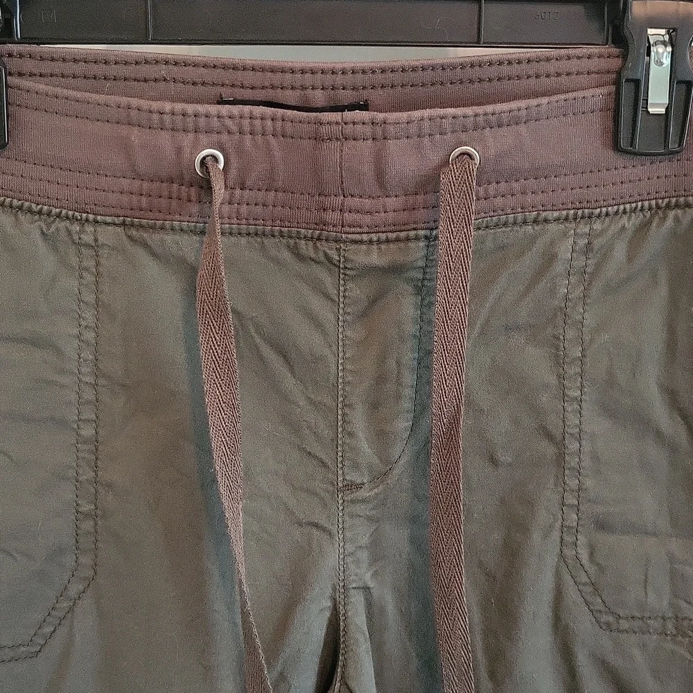 Lee relaxed fit army green Capri pants Size 16W - Picture 5 of 8